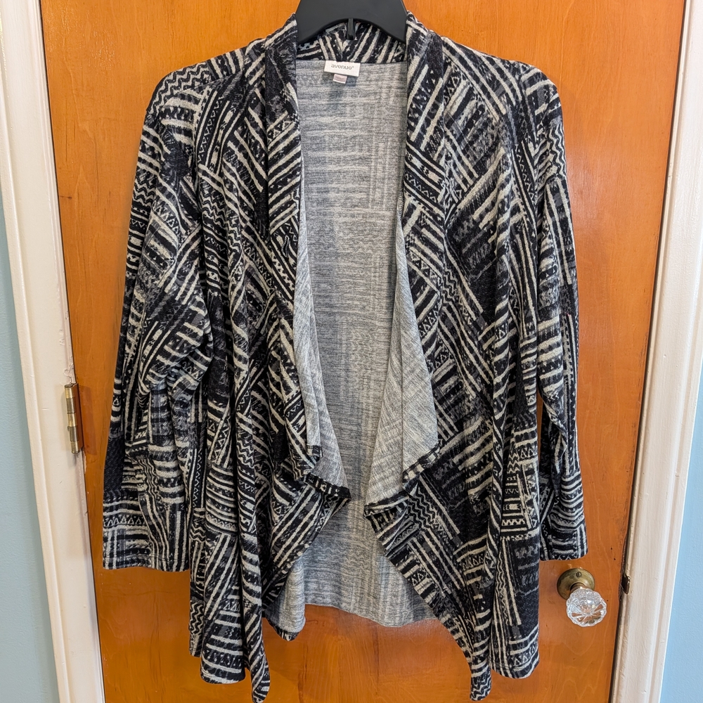 Avenue Black & Gray Geometric Open-Front Cardigan
